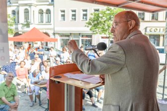 Linken-„Popstar“ Gregor Gysi auf dem Reichenbacher Marktplatz: Worüber er sprach - und worüber er schwieg - Gregor Gysi machte am Montag auf dem Reichenbacher Marktplatz Wahlkampf für die Linkspartei.