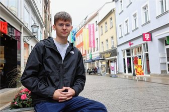 Linker Aktivist Jakob Springfeld polarisiert mit Buch über Rechtsextremismus in Zwickau - Jakob Springfeld hat ein ambivalentes Verhältnis zu seiner Heimatstadt Zwickau, wie er in seinem Buch "Unter Nazis" beschreibt. Am 9. November stellt der 20-Jährige das Werk bei einer Lesung im Alten Gasometer vor.