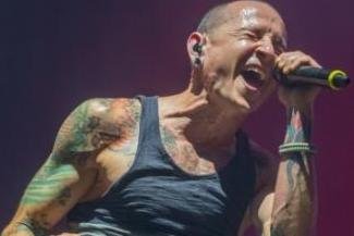 Linkin-Park-Sänger mit 41 gestorben - Linkin-Park-Frontmann Chester Bennington 2014 beim Konzert in Leipzig.
