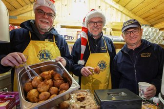 Lions-Club Meerane macht Schotten dicht: Warum der Verein nach mehr als 25 Jahren auseinanderbricht - Sie waren Stammgäste auf dem Weihnachtsmarkt in Meerane. Der Lions-Club mit Thomas Müller, Jürgen Morgner und Jan Kuniß (von links).