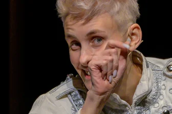 Lisa Eckhart und ihr Witze-Sperrfeuer in Chemnitz - zwischen Pimmeln und Windrädern - Süffisant: Lisa Eckhart im neuen Programm „Ich war mal wer“.