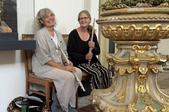 Literarische Finissage in Freiberg: Günter de Bruyns Schreibwelten zwischen Flötenklang und Chronistenglanz - Astrid van Appen und Nele Poldrack, Tochter von Günter de Bruyn, bezauberten zur Finissage mit ihren Querflötenduetten.