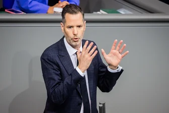Christian Dürr, Vorsitzender der FDP-Bundestagsfraktion, spricht im Plenum des Deutschen Bundestages bei einer Aktuellen Stunde zu einer möglichen Neuwahl. 
