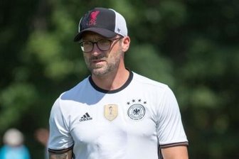 Liverpool-Fan auf der SVL-Bank - Interessante Aufgabe: Christian Schulze ist der neue Trainer bei den Landesklasse-Kickern des SV Lichtenberg. Foto: Marcel Schlenkrich