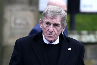 Liverpool-Ikone macht ungewollt Krebserkrankung öffentlich - Hat ungewollt seine Krebserkrankung öffentlich gemacht: Sir Kenny Dalglish. (Archivbild)