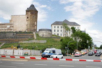 Liveticker: Fliegerbombe wird abtransportiert und gesprengt - An den Schlossterrassen ist am Donnerstagnachmittag eine Fliegerbombe aus dem Zweiten Weltkrieg gefunden worden.