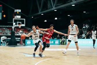 Liveticker: Niners Chemnitz wollen den Gruppensieg im Europe Cup - Arnas Velicka (links) und Jonas Richter im Spiel gegen Galil Elion aus Israel.