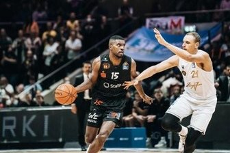 Liveticker: Niners Chemnitz zu Gast in Braunschweig - Guckt konzentriert: Frantz Massenat.