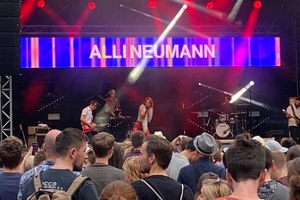 Liveticker: So zündet das Kosmos in Chemnitz - Alli Neumann beim Kosmos