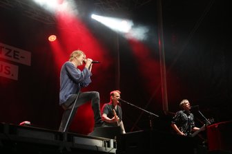 Liveticker zum Nachlesen: #wirsindmehr - das Konzert in Chemnitz - Campino auf der Bühne bei #wirsindmehr.