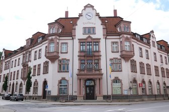 Liveticker zur OB-Wahl in Aue-Bad Schlema: Auszählung läuft – erste Ergebnisse liegen vor - Wer wird neuer Oberbürgermeister von Aue-Bad Schlema? Die Entscheidung fällt zwischen CDU-Kandidat Marcus Hoffmann und Bewerber Stefan Hartung von der rechtsextremen Kleinpartei Freie Sachsen.
