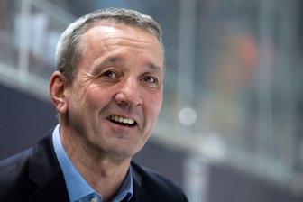 Lizenz erteilt: Krefeld Pinguine zurück in der DEL - Pinguine-Trainer Thomas Popiesch ist zurück in der DEL. (Archivbild)