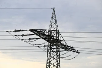 LKA: Ermittlung nach Brand in Umspannwerk in alle Richtungen - Ein Brand löste den großflächigen Stromausfall in Reutlingen aus. (Symbolbild)