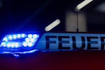 Lkw-Anhänger in Glauchau in Brand geraten - In Glauchau ist in der Nacht zu Sonntag ein Lkw-Anhänger in Brand geraten.