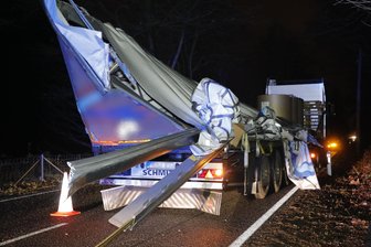 LKW bei Unfall zerstört -