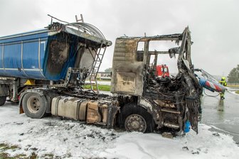 Lkw brennt auf Pfaffenhainer Länge aus - Der Lkw brannte aus – Menschen wurden nicht verletzt.