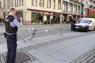 Lkw fährt Laterne im Chemnitzer Zentrum um - 
