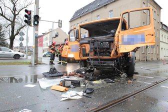 Lkw-Fahrer bei Verkehrsunfall in Plauen schwer verletzt - Bei einem Unfall am Montag in Plauen wurde ein 53-Jähriger schwer verletzt.
