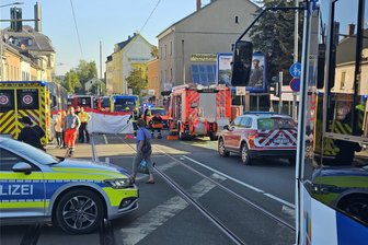 Lkw-Fahrer nach tödlichem Unfalldrama in Plauen wegen fahrlässiger Tötung angeklagt: So hat das Gericht entschieden - Im September 2023 wurde ein Rentner auf der Hofer Straße von einem Lastzug erfasst, der stadtauswärts in Richtung Südinsel unterwegs war. Der 87-Jährige wurde 600 Meter weit mitgeschleift.