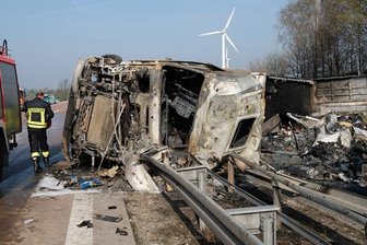 Lkw-Fahrer stirbt bei Unfall auf A14 bei Leisnig -