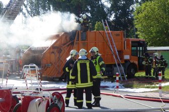 Lkw in Zwickau in Brand geraten - Dienstagmorgen ist ein Lkw an der Franz-Mehring-Straße in Zwickau in Brand geraten.