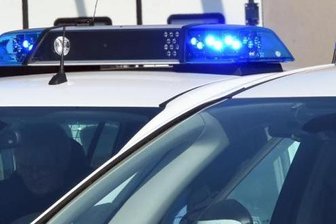 Lkw kollidiert mit Leitplanke in Crossen -