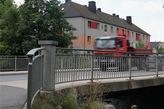 Lkw-Lärm bringt Anlieger der B 101 in Schwarzenberg um den Schlaf - Besonders laut scheppern Laster vorbei, die leere Container transportieren, klagen die Anwohner vom Weißen Hirsch. 