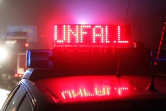 Lkw prallt gegen Wassereinlauf - 65.000 Euro Schaden -
