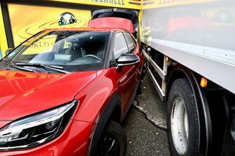 Lkw prallt in Stollberg gegen Casino - Ein Lkw ist in Stollberg gegen ein Casino geprallt.