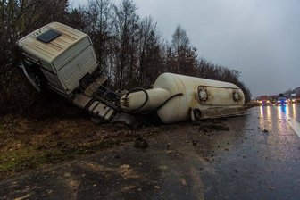 Lkw-Unfall auf der A 4 bei Siebenlehn - Umgekippter Lkw sorgt für Stau auf der A 4 bei Siebenlehn