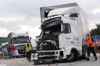 Lkw verunglückt auf A 72 im Vogtland - 100.000 Euro Schaden -