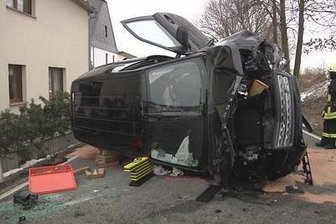 Lobsdorf: Land Rover prallt gegen Haus - 