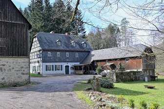Lochmühle bei Hirschfeld: Neuer Pachtvertrag für beliebtes Wanderziel - Mit großem Aufwand ist die Lochmühle saniert worden. Nun sollen mehr Gäste den Weg dorthin finden.