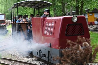 Lockerungen auf Schienen - Die Saison im Sächsischen Eisenbahnmuseum startete pandemiebedingt erst Ende Mai. Am vergangenen Wochenende lockten die Feldbahntage viele Besucher an.