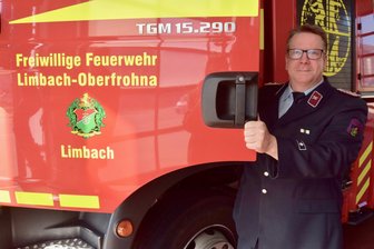 Löscheinsätze, Türnotöffnungen, Tragehilfen und ein unbelehrbares Tier: Das Feuerwehrjahr in Limbach-Oberfrohna - Der Limbach-Oberfrohnaer Gemeindewehrleiter Thomas Luderer informierte zu Einsätzen 2024.