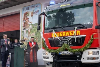 Löschfahrzeug wird geweiht - 