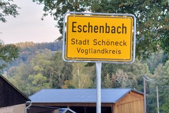 Löschwasser-Problem in Dorf im Vogtland: Jetzt gibt es einen Vorschlag - Eschenbach ist ein zersiedeltes Dorf mit Problemen bei der Löschwasserbereitstellung.