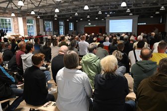 Lößnitz diskutiert über Umzugspläne von Edeka-Markt: Das ist geplant - Bei einer Infoveranstaltung in der Veranstaltungsstätte Putzwolle haben rund 150 Bürger mitdiskutiert.