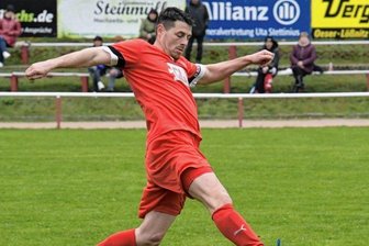 Lößnitz geht auswärts leer aus - Bitter: Der Lößnitzer Guido Heßmann sah gegen Radebeul die Rote Karte. Für seinen Trainer Enrico Kern eine zu harte Entscheidung.