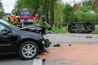 Lößnitz: Mehrere Verletzte bei Unfall auf B 169 - Schwerer Unfall am Montag im Kreuzungsbereich in Lößnitz