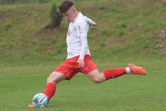 Lößnitz misslingt der Heimauftakt - Die Lößnitzer um Luis Bürger, der in eine verhängnisvolle Szene verwickelt wurde, unterlagen dem SSV Markranstädt mit 0:3.