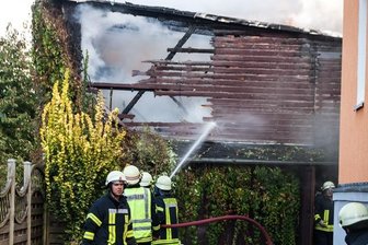 Lößnitz: Scheune in Flammen -