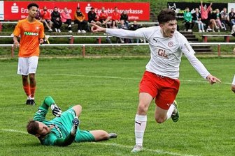Lößnitzer belohnen sich für kämpferischen Auftritt - Mit einem Doppelpack - hier bejubelt er das 1:0 - sicherte Luis Bürger dem FC Lößnitz drei Zähler gegen Borea Dresden.