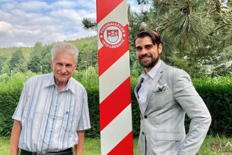 Lößnitzer Tore lassen Bäume wachsen - Tragen das Thema Umwelt- und Klimaschutz über den FC Lößnitz in den Fußball: Max Jankowsky, Geschäftsführer der ortsansässigen Gießerei, und Seniorchef Frank Kattermann. 