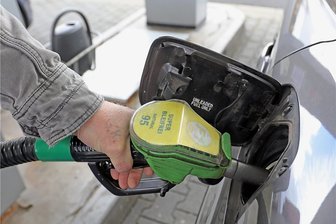 Lohnt sich die Fahrt zum Tanken und Essen nach Tschechien? - Am Wochenende nutzen vor allem Ausflügler die Gelegenheit, in Tschechien ihr Auto vollzutanken. Die Preise sind dort noch deutlich günstiger als in Deutschland.