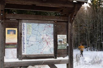 Loipe zerstört: Fahrzeuge in Wintersportgebiet im Erzgebirge sorgen für Ärger - Das Loipengebiet bei Geyer ist beliebt. Doch Anfang der Woche wurde eine Spur zerstört.
