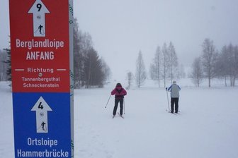 Loipen der Gemeinde Muldenhammer locken -  Als "bedingt befahrbar" stuft die Tourist-Info der Gemeinde die Ortsloipe Hammerbrücke ein.