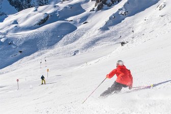 Loipen und Abfahrtspisten: Winterspaß von Augustusburg bis Sayda, von Neuhausen bis Falkenau - Skifahren gehört für viele zum Winter. Minustemperaturen und Sonnenschein locken auf die Pisten.