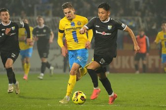 Lok Leipzig vor Gewinn der Meisterschaft? Der Chemnitzer FC will dies verhindern - Jong-min Seo (rechts) ist nach Gelbsperre beim CFC wieder zurück.