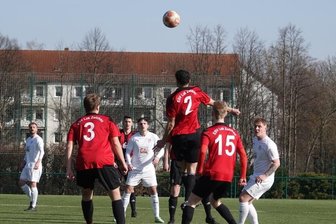 Lok will Reinsdorf-Vielau nicht unterschätzen - Ist Lok Zwickau (rote Trikots) am Sonntag auch im Derby obenauf? Das Foto entstand beim letzten Test-Heimspiel gegen Lößnitz. 